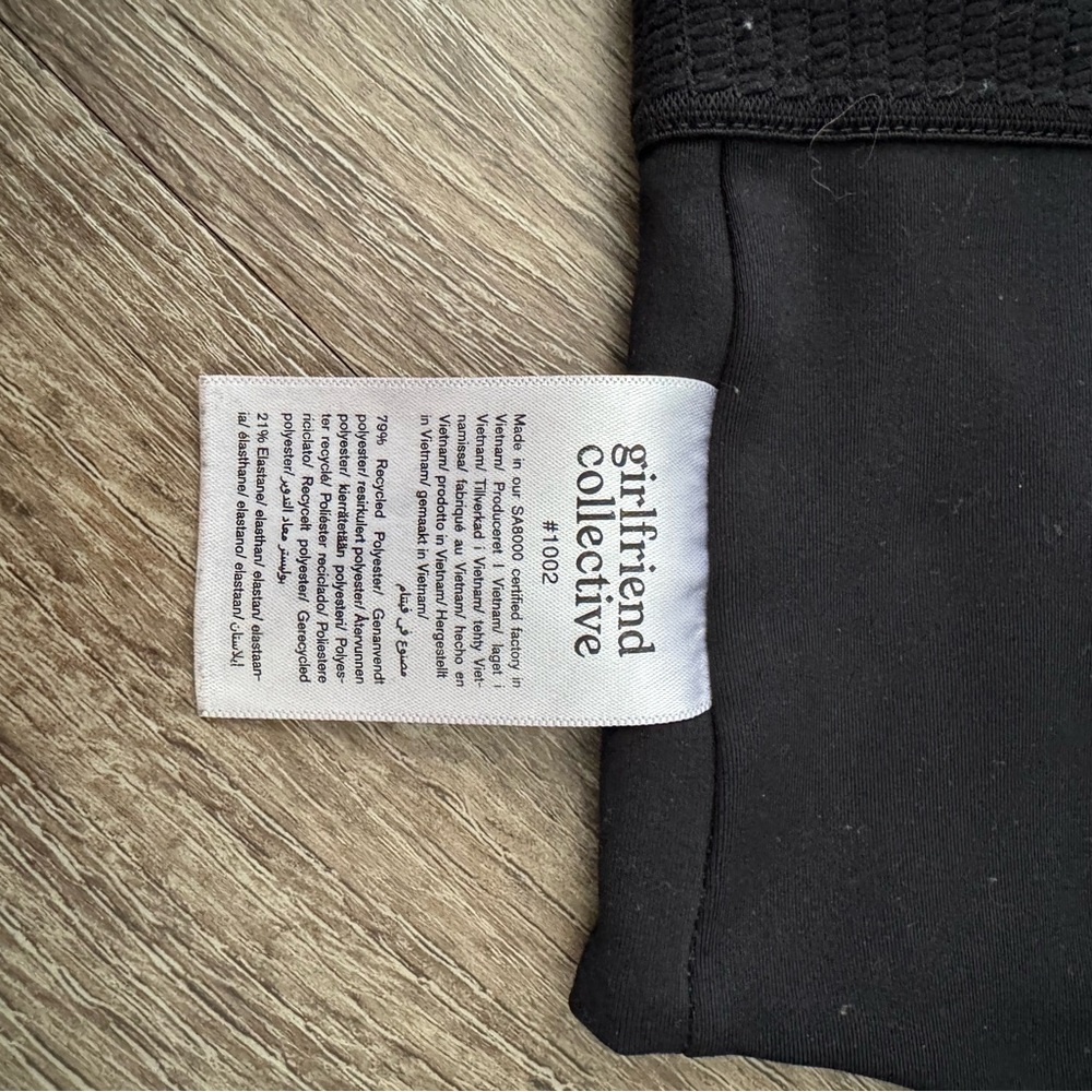girlfriend collective Black Seamless Racerback Sports Bra - Picture 3 of 4